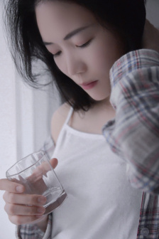 成人区精品一区二区婷婷